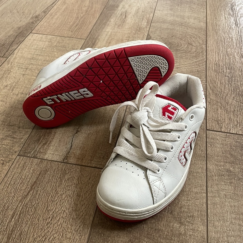Etnies white and red